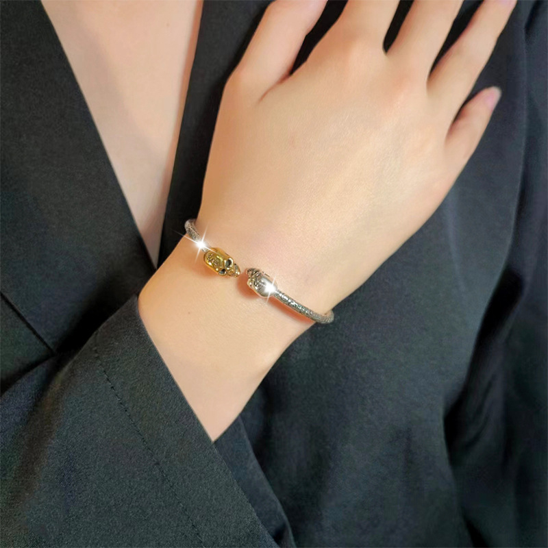 Women's Vintage Double-Headed Skull Bangle Bracelet, Light Luxury Open Cuff