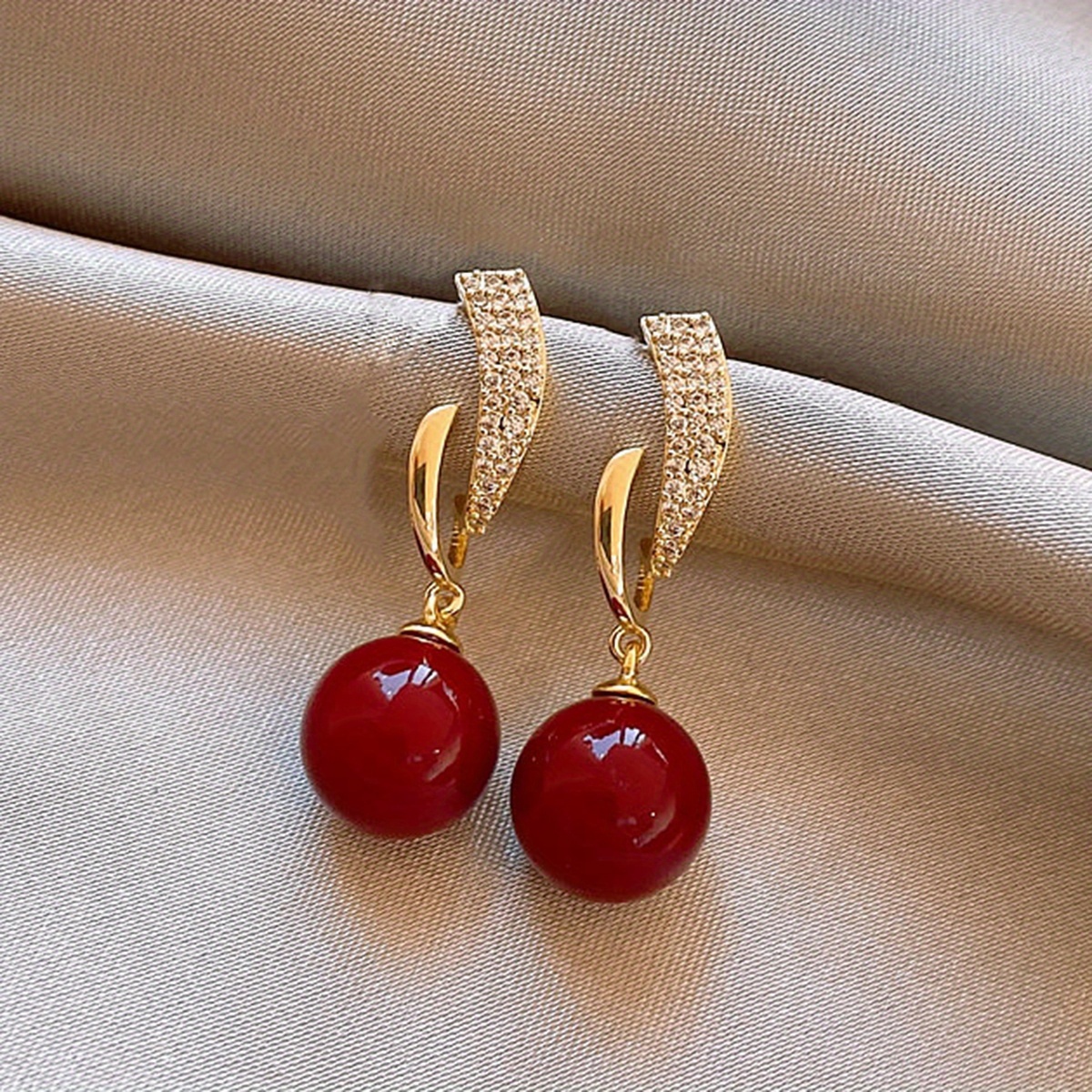 TEMU 1 Paire de Boucles d'Oreilles Élégantes - Pendentif de Feuille Dorée Associé à de la Synthétique Rouge et d'Additions de Perles Similaires,