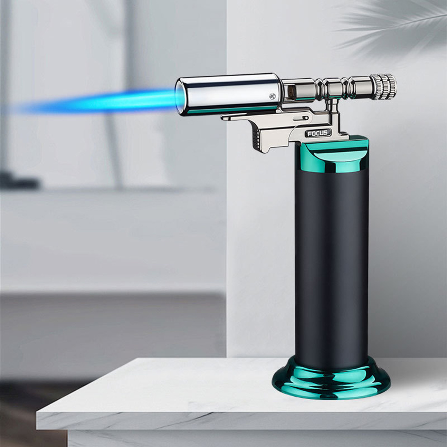 E-shop Metallfeuerzeug, exquisiter tragbarer Sockel, polierter windfester nachfüllbarer Butan-Jet-Blauflammen-Feuerzeug ABS-Kunststoff, aus