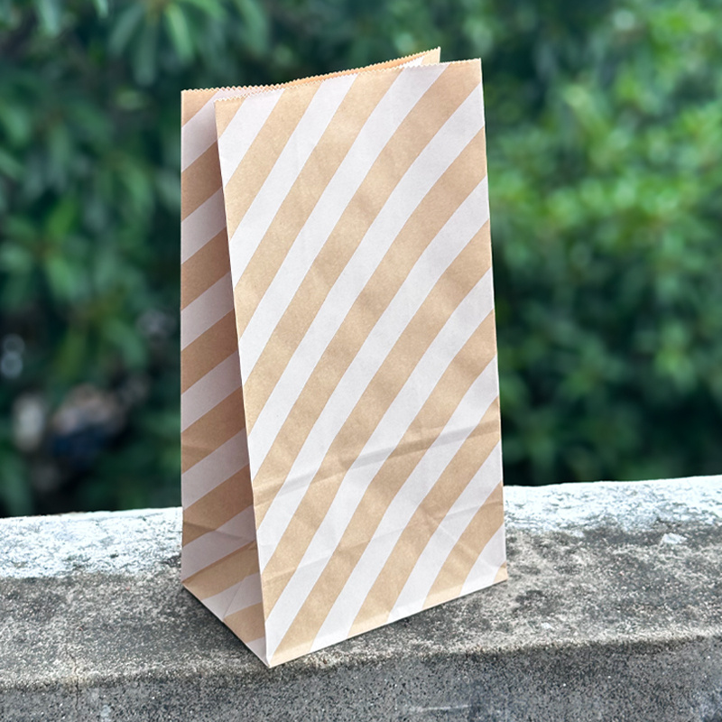TEMU Lot de 30 sacs plats en papier marron, grande taille à et à rayures diagonales, sacs d'emballage cadeau pour mariage, anniversaire, fête,