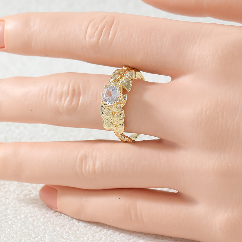 Vine Leaf-Shaped Ring with Engraved Leaf Vein Patterns