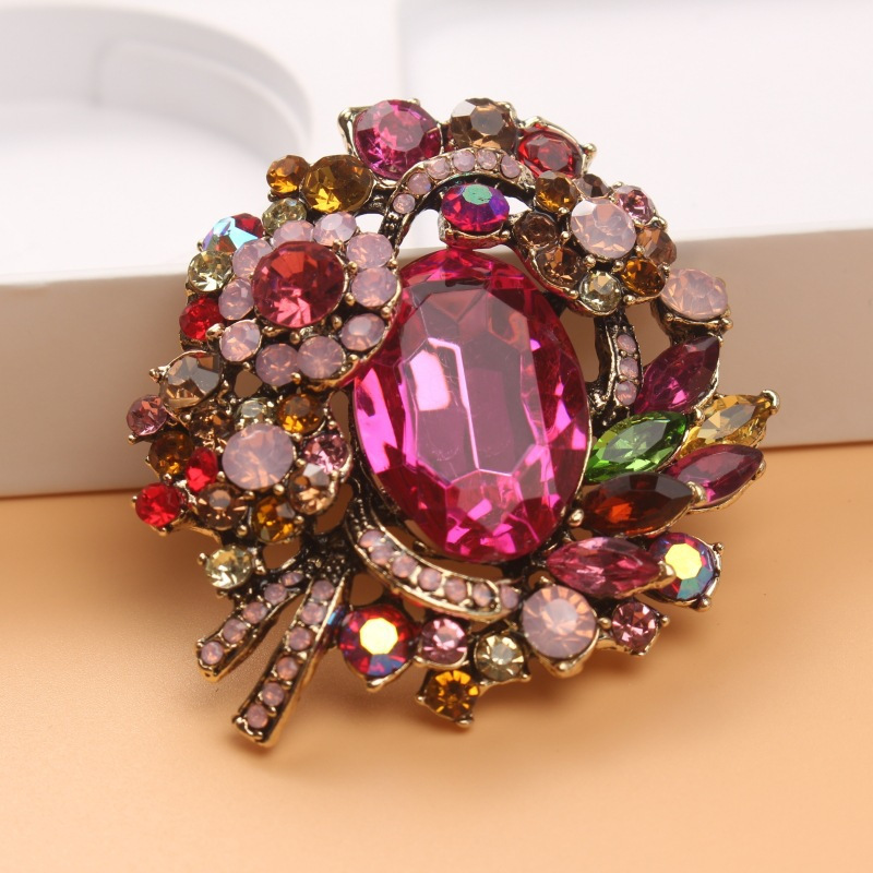 Image of Badge - A Kaleidoscope Of Rose Main , With Petals Surrounding Branches And Leaves, A High-end Plant Jewelry Art