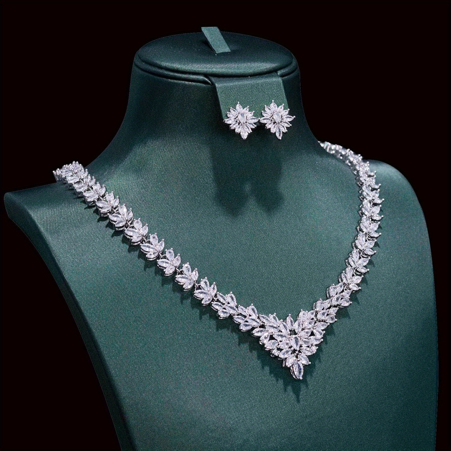 925 silver flower zirconia jewelry set including necklace and earrings fashionable and luxurious suitable for weddings and banquets gifts for mothers wives female friends with exquisite gift box Product details 2
