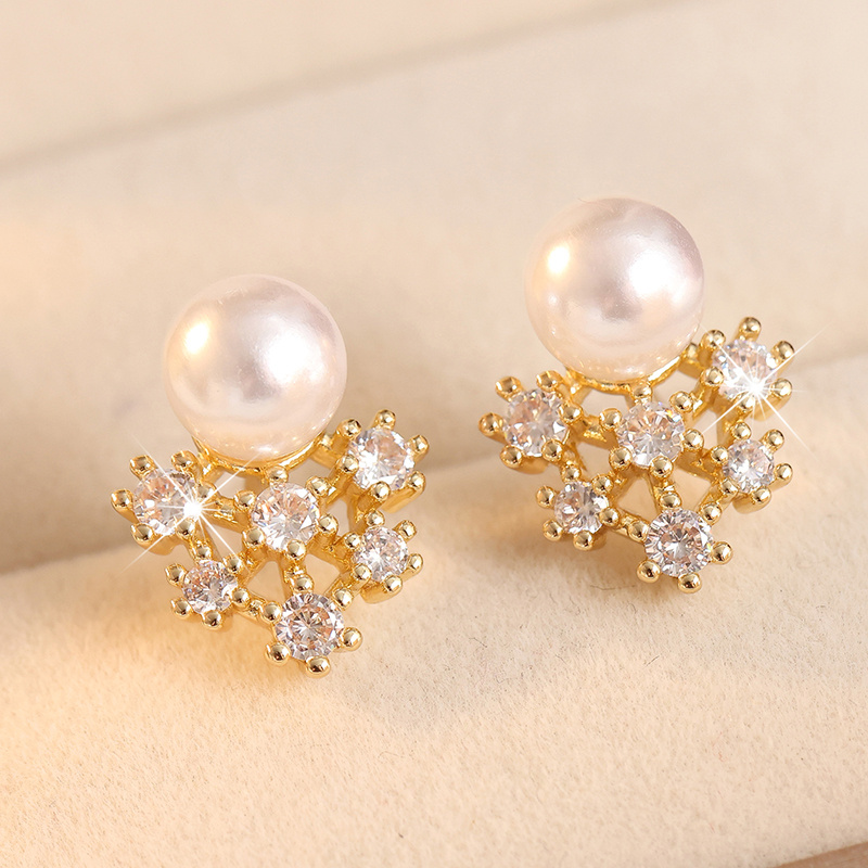 Women's Elegant Hollow Stud Earrings with Imitation Pearl