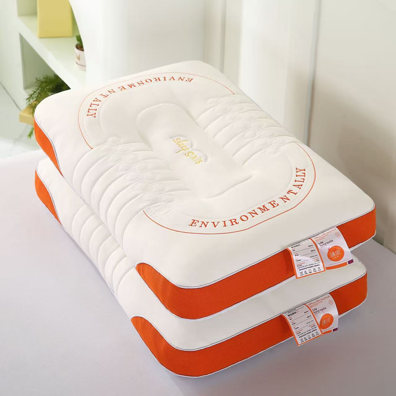 1pc Deep Sleep Pillow Provides Refreshing Sleep All Year Round, with a Soft and Highly Elastic Pillow Core. Its Ergonomic Neck-supporting Design Conforms to the Physiological Curve, While Zoned Support Technology Accommodates Both Side and Back