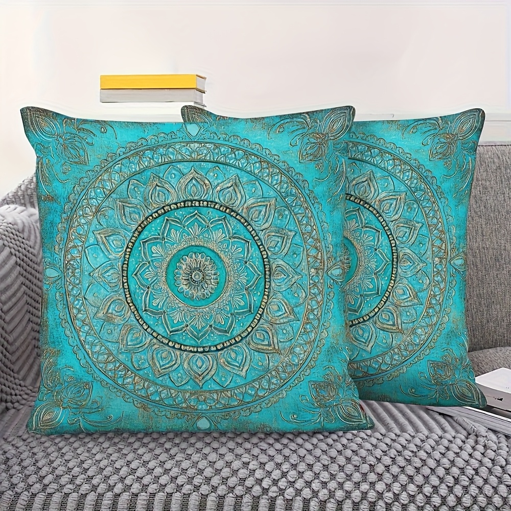 E-shop 2er-Set Kissenbezüge mit Bohemian Mandala Design in Teal und Gold. Hergestellt aus weichem, glattem Polyester-Short-Plush-Stoff, einseitig