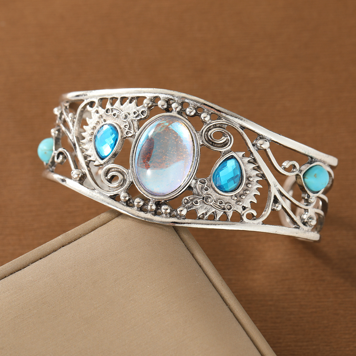 TEMU Bracciale a bracciale da donna in stile boh矇mien con intaglio a a spirale traforata e zirconi sintetici intarsiati, versatile per abbigliamento
