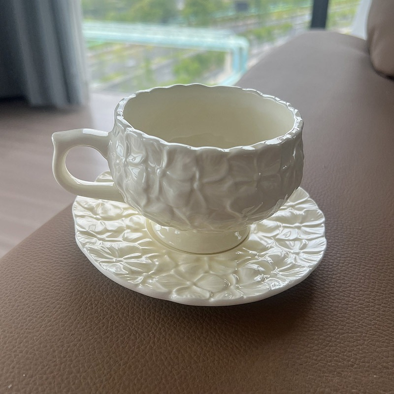 A 2pcs Afternoon Tea Set Featuring Ceramic Coffee Cups And Saucers (1 Cup & 1 Saucer), with a Generous 260Ml Capacity And a Beautiful Floral Design. It'S Dishwasher Safe for Convenient Cleaning