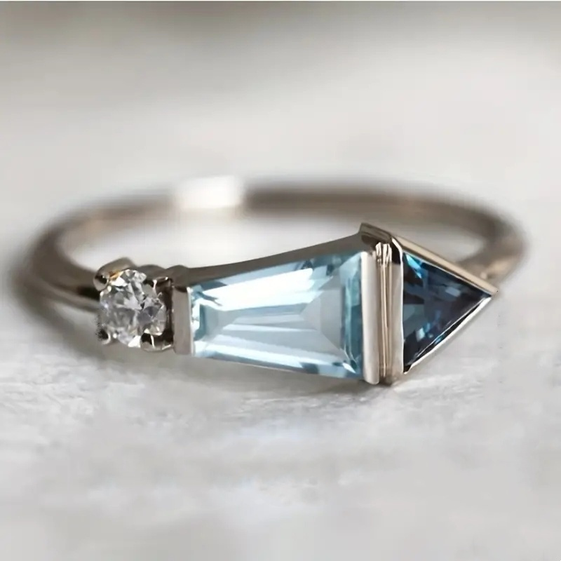 

An Elegant And Luxurious Crystal Aquamarine Synthetic Gemstone Ring, An Engagement High-end Jewelry Christmas Gift.