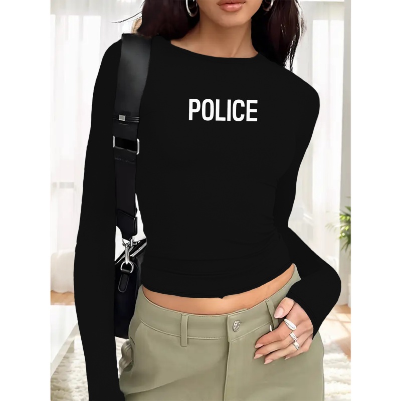 

Une chemise à manches longues avec un motif sur le thème de la police pour la mode féminine.