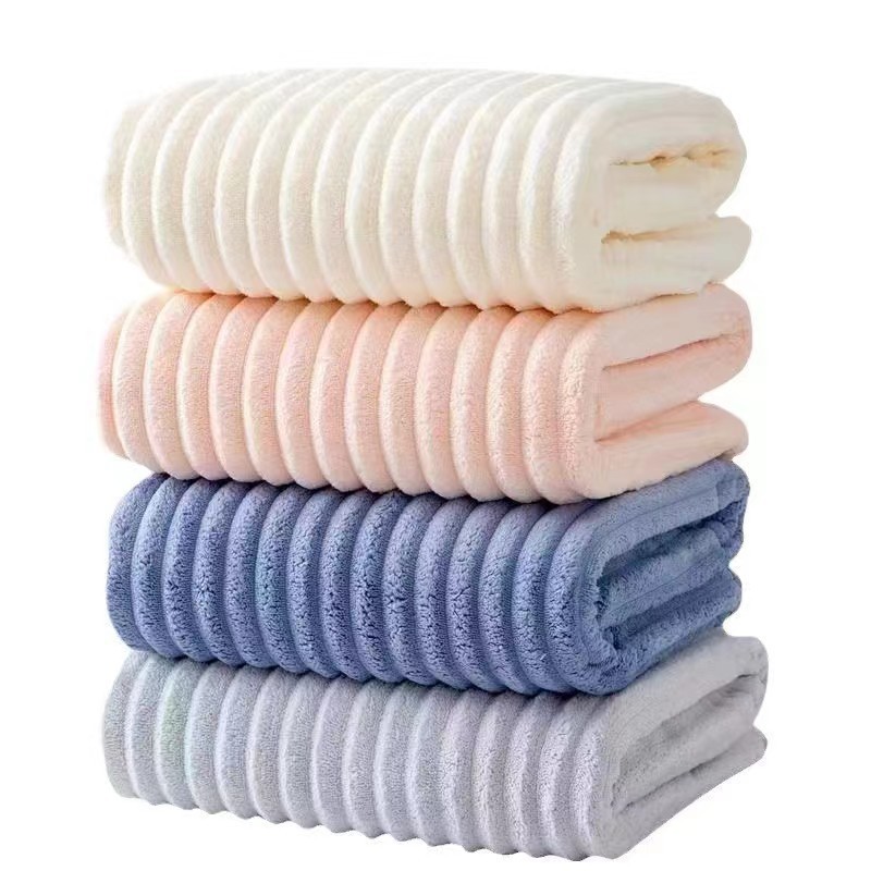 4 toallas de coral  , toallas a rayas de   rápido. Con    , sin pelusa y de color resistente, ideales para lavar la cara y secar  . Perfectas para baños y uso en viajes