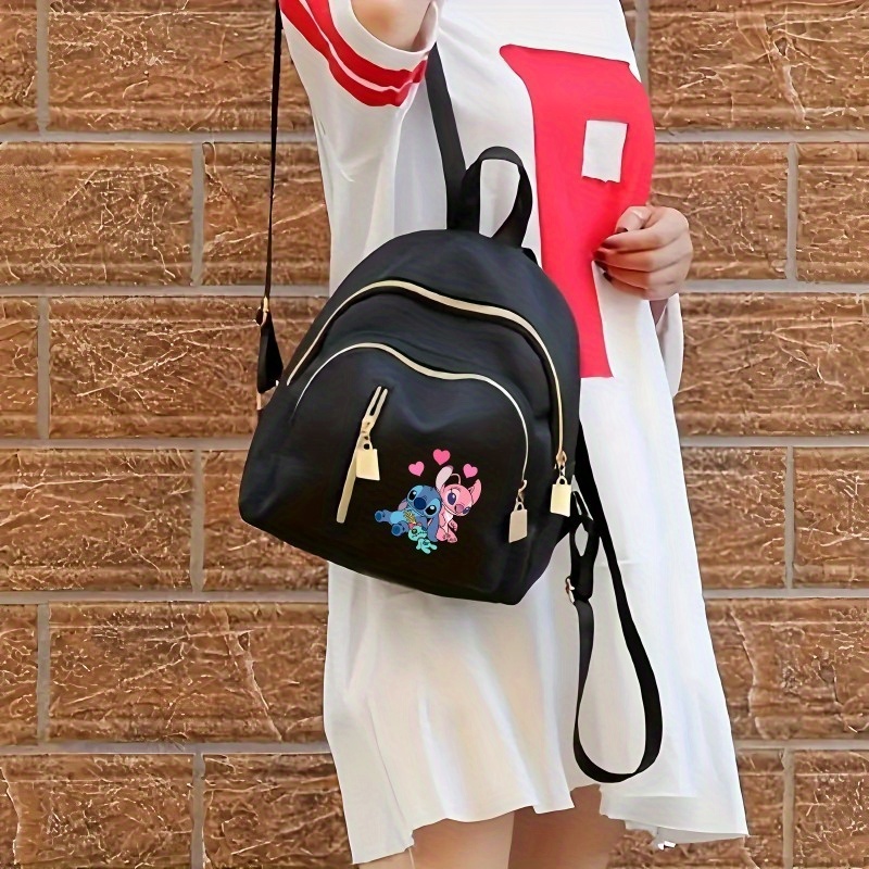 1pc Mochila Disney Stitch para Mujeres - Convertible, Ajustable como Crossbody o Handbag, Durable Nylon con Múltiples Compartamentos, Diseño Vibrante de Stitch y Logo 'P' Red - Perfecto para Commute Diario, Travel, Work, Cierre Seguro con Zipper