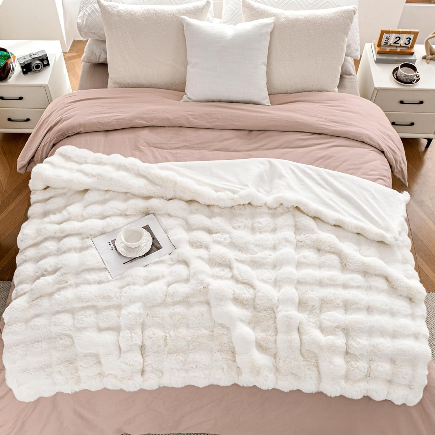 Cozy Thick Fuzzy Rabbit Fur Throw Blanket, Double Sided Luxury Comfy Cute  Furry Bubble Blanket for Winter, Plush Warm Shaggy Fluffy Small Blanket