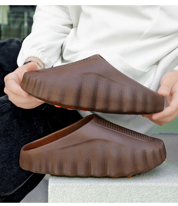 Men'S Summer Outdoor Clogs with a Closed Toe, Casual Beach Footwear in Larger Sizes