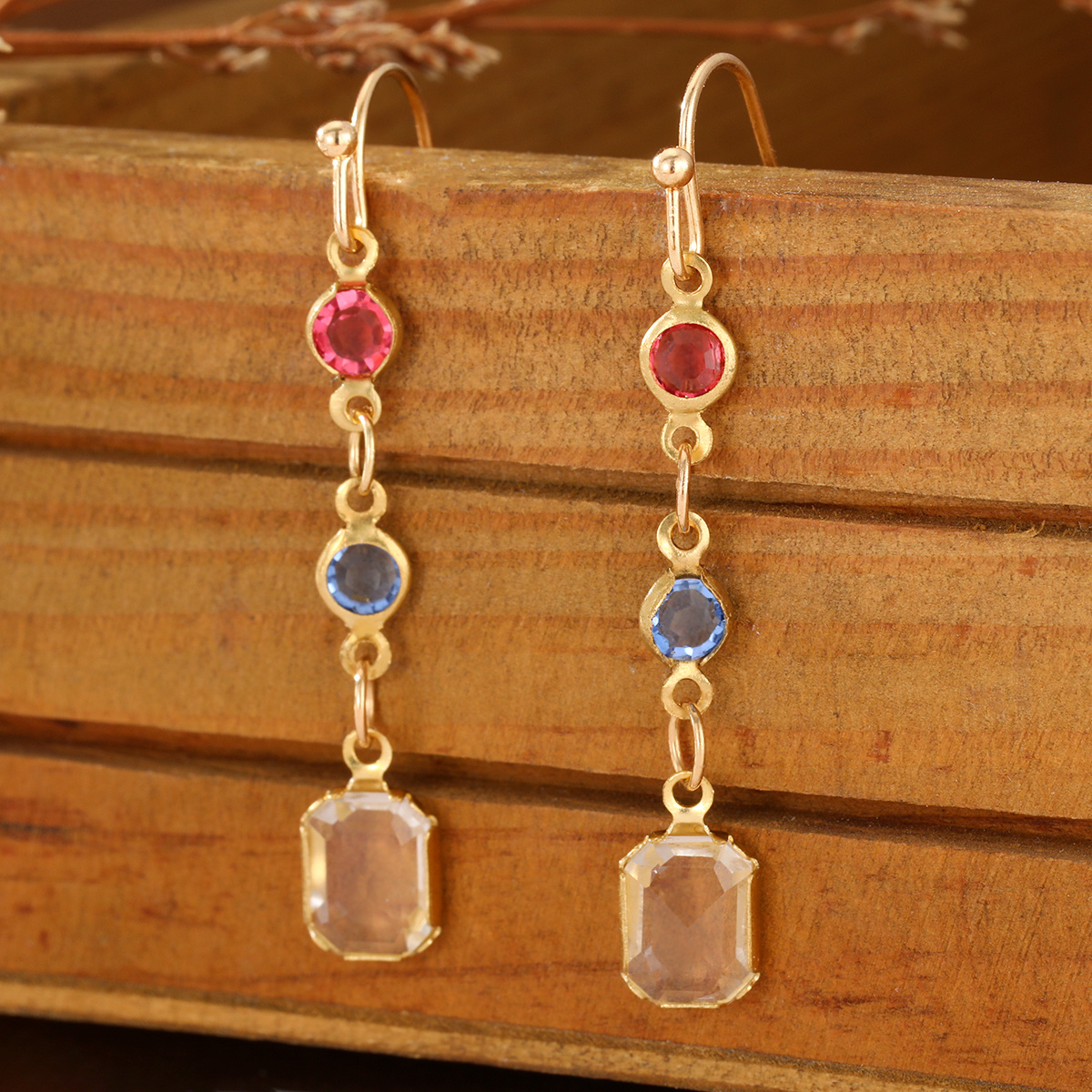 TEMU Pendientes largos de estilo retro con cadena, bloques de color rosa y azul, transparentes, con zirconias sintéticas en capas, colgantes para