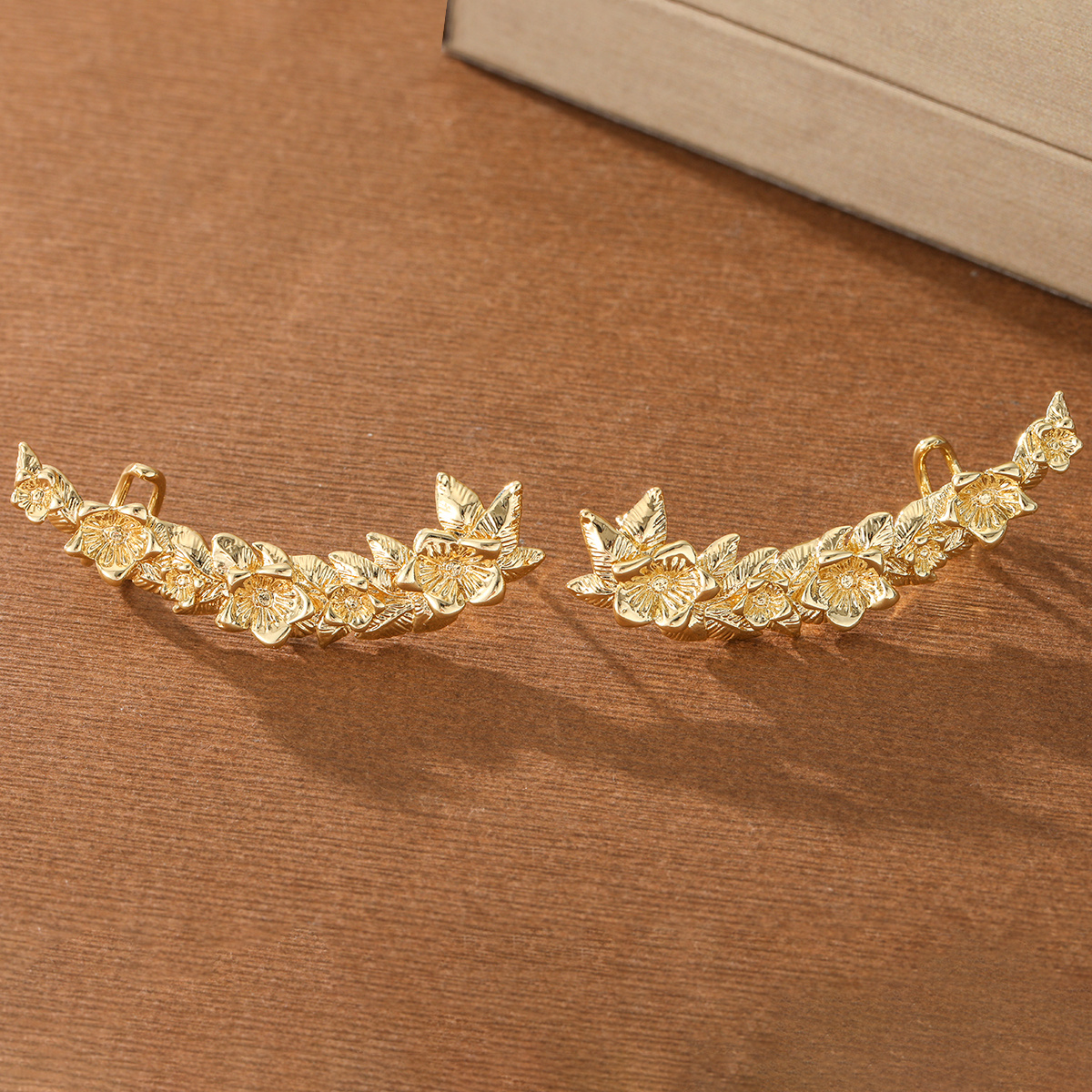Women's French-Style Palace-Inspired Flower and Leaf Earrings