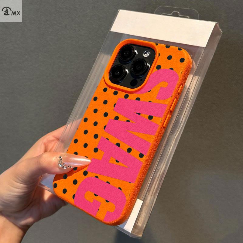 Ovitek za telefon: čRrno ozadje z rožnatim besedilom "SWAG" vzorčnega dizajna. Primeren za iPhone 17, 17 Air, 17 Pro, 17 Pro Max, iPhone 16, 16
