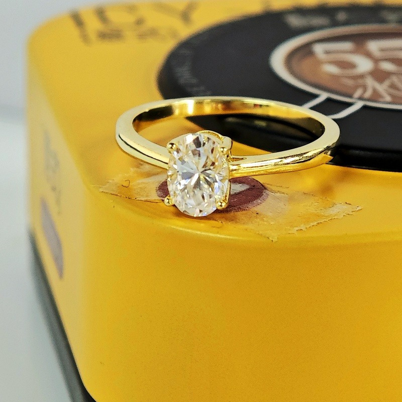Women's 2 Carat Exquisite S925 Oval Moissanite Ring