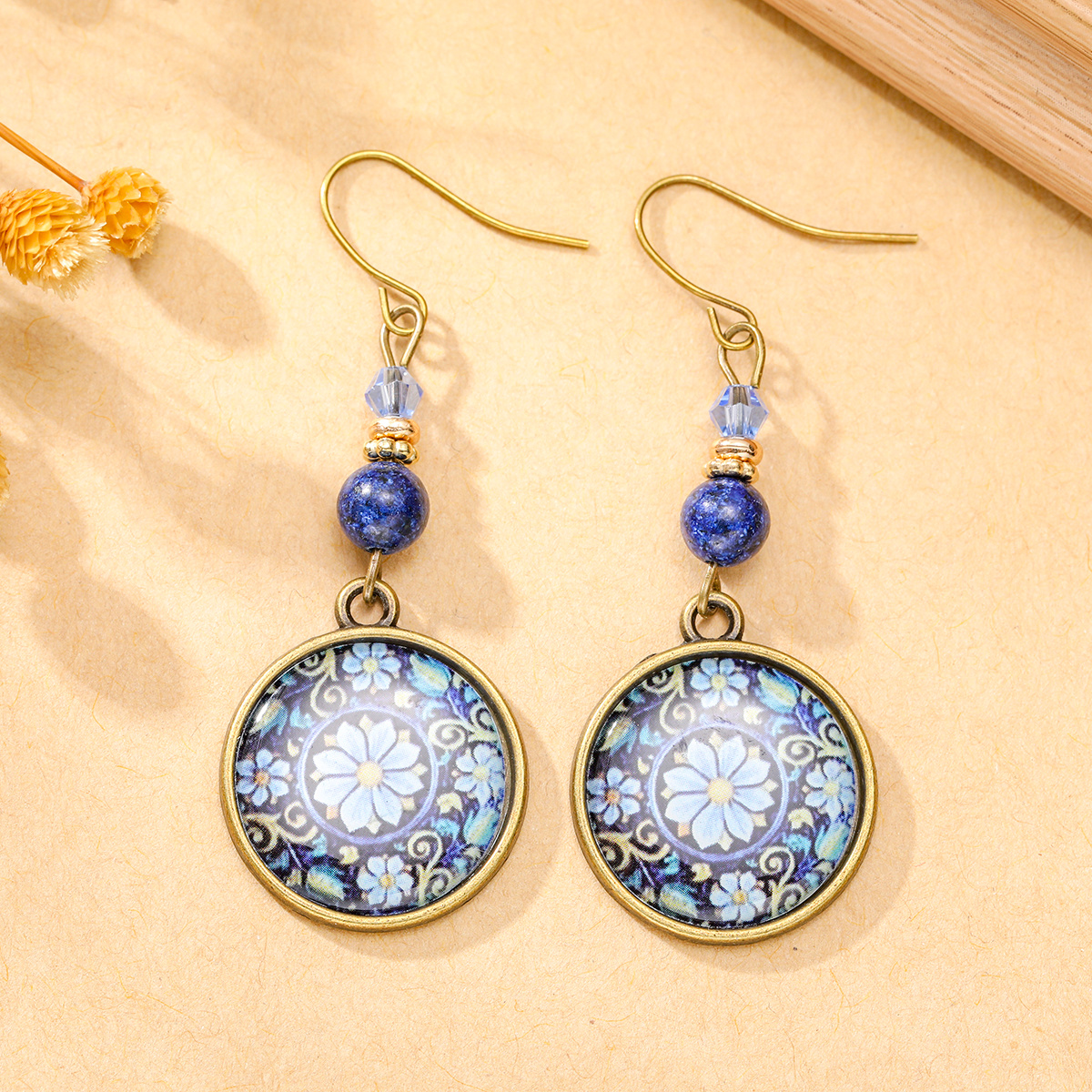 E-shop Bohemian Blumenanhänger Ohrringe für Frauen - Vintage-inspirierte Runde Perlen-Schmuckstücke mit Blau & Goldenen Akzenten, für den oder Partys,