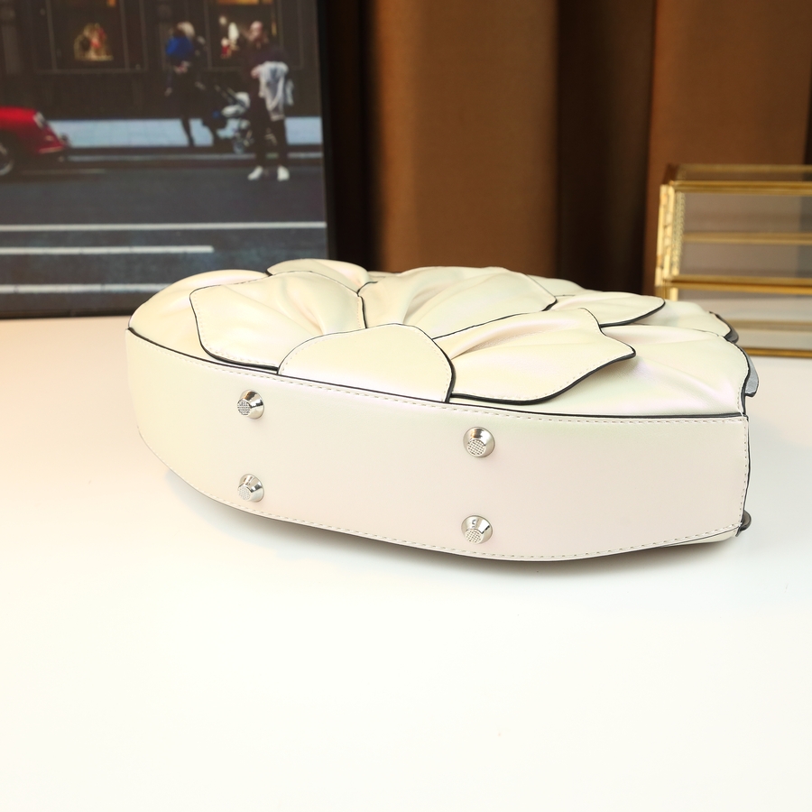 Meela & Jack Women's Elegant Floral-like handbag - Luxury Purse with Zipper Closure, Detachable Strap - White Everyday & Formal Bag for Women, Wedding, Office, Party - European Collection, Wedding Tote, Sophisticated Design, Highquality Finish, Fashionable Accessory, Bridal Accessory