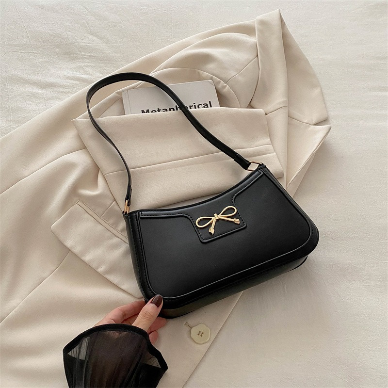 

Chic Crescent-shaped Shoulder Bag For Women - Elegant Solid Color Underarm Purse With Zip Closure, Polyester Lined, Leather