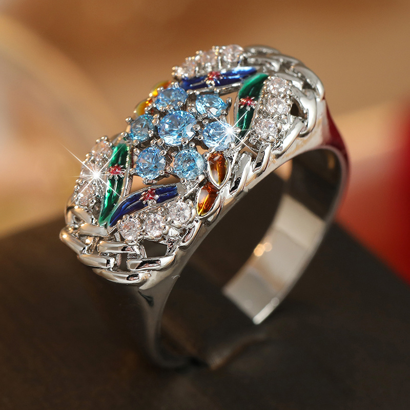 Women's Retro Luxury Hollow Floral Ring with Zirconia Inlay