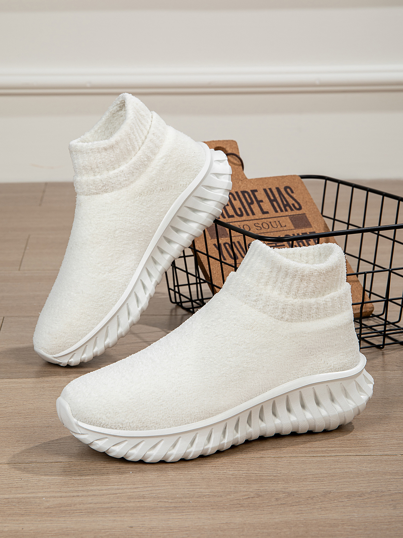 2025 New Autumn And Winter Thick Warm Men'S Fashionable Versatile High-Top Casual Shoes, Lightweight And Comfortable Sports Shoes
