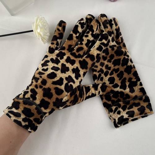 1 pair fashionable womens leopard print gloves velvet gloves performance ball leopard print clothing additions dance party thickened warm gloves elastic and fashionable suitable for autumn winter riding
