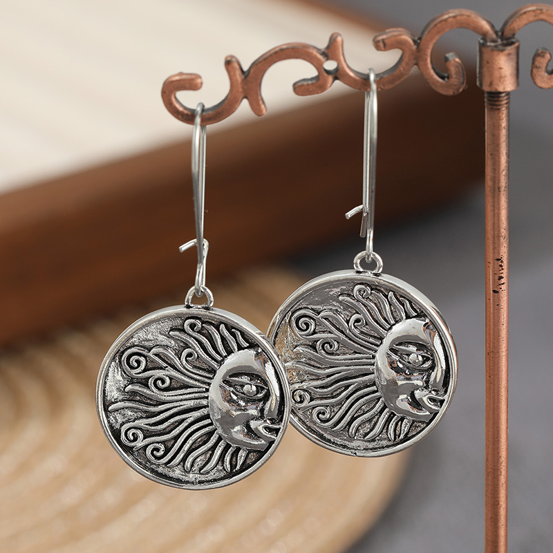 Vintage Sun Pattern Carved Circular Pendant Earrings