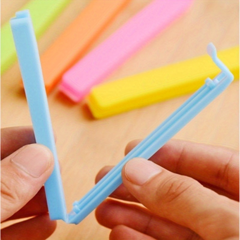 3pcs silicone food bag sealing clips moisture proof and dust proof reusable suitable for   snack packaging bags large size kitchen storage accessories Product details 3