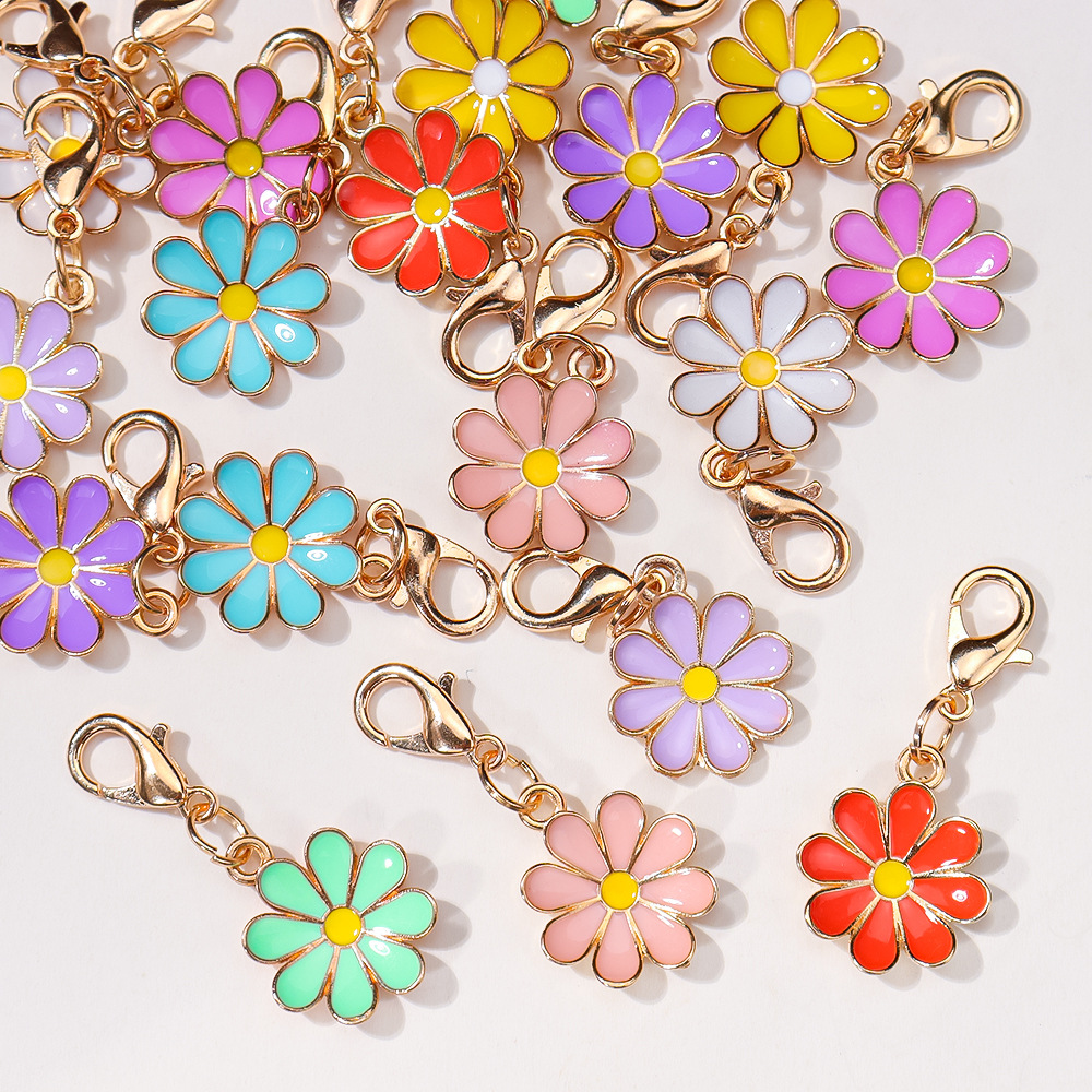TEMU Random Color 18pcs Colorful Enamel Daisy Keychain, Golden Lobster Buckle Flower Bag Pendant, Cute Mini Flower Pendant Accessory, Suitable For