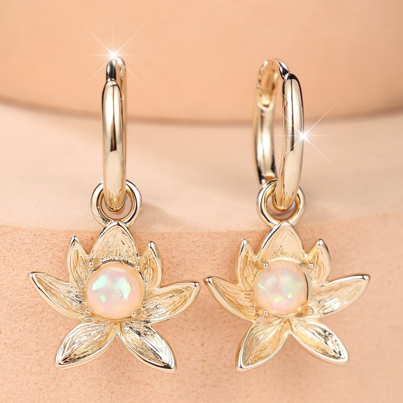 TEMU 1 Paire de Boucles d'Oreilles Cerceles pour Femmes avec Pendentif de Lotus, Incrustation de Perles Synthétiques, Petites et Mignonnes, Mode