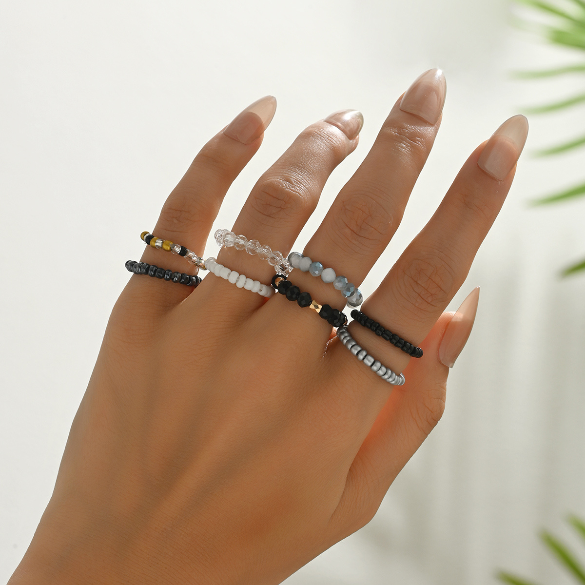 E-shop 8 Stk., Damen Mode Stapelbare Ringe, Vielseitige Coole Schwarze Serie -Perlenring-Set für Sommerstrand Dunkle Farbkontrast Runde Perlen