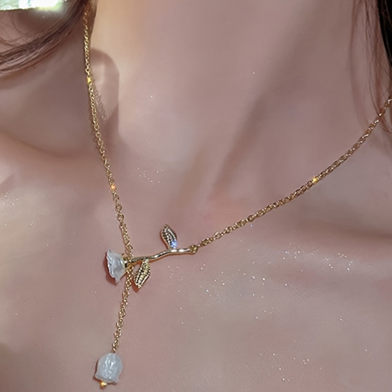French Retro Rose Necklace with Flower Pendant