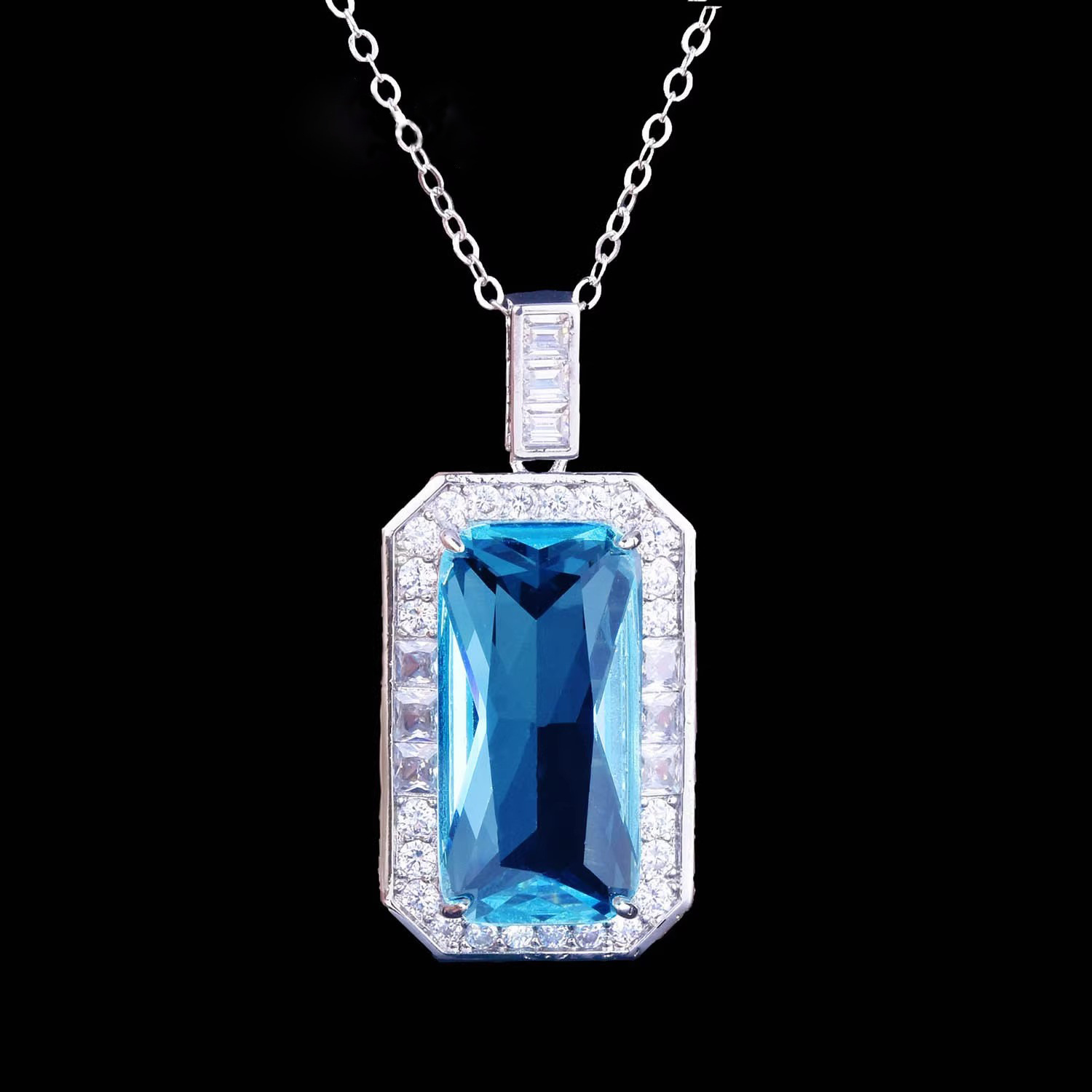 E-shop Elegante rechteckige Hängekette mit exquisiten, meerblauen Zirkonien, für Damen für alltägliche Anlässe, oder Hochzeiten