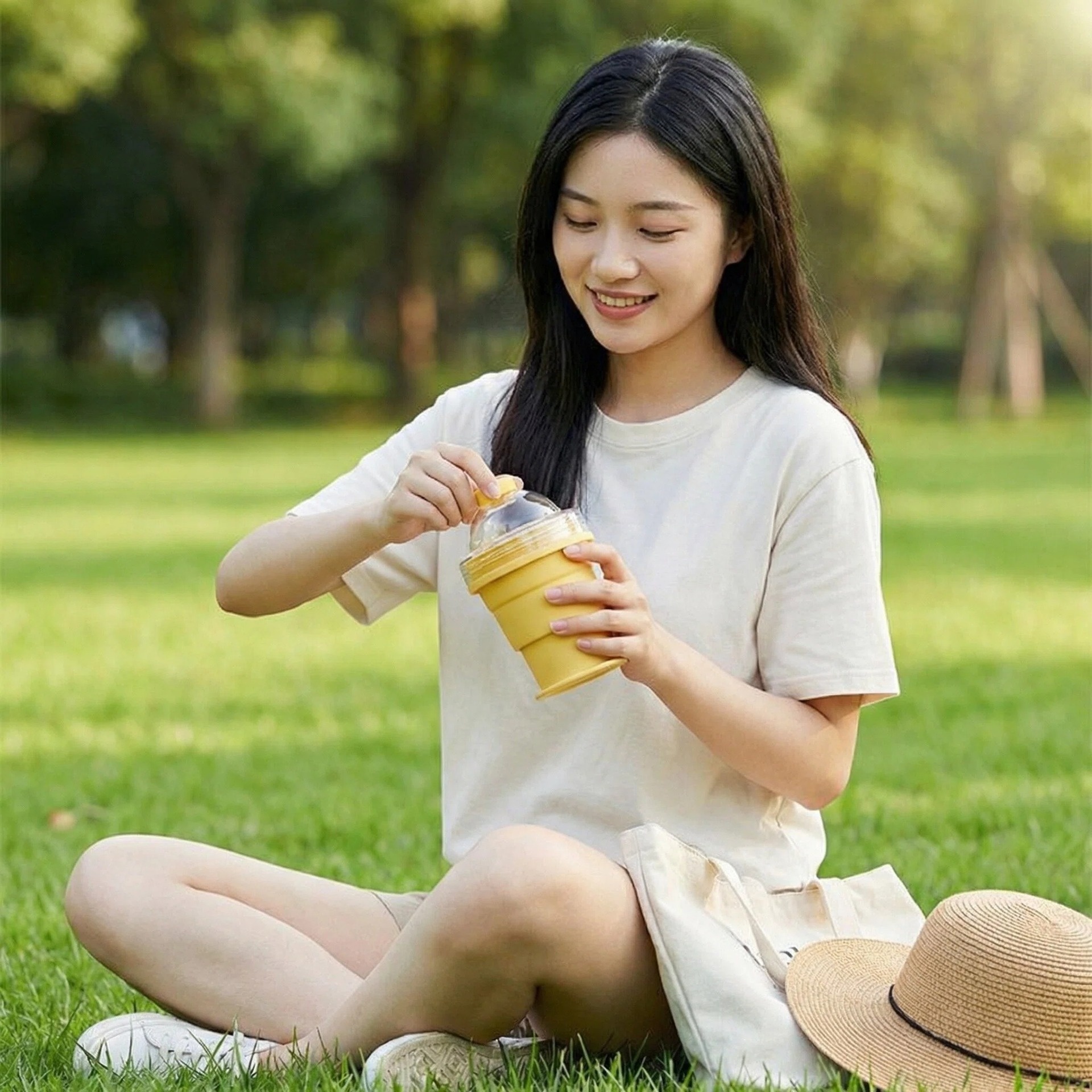二合一便携折叠冰球杯 – 创意硅胶材质，威士忌冻冰块冰格随心杯，制冰模具自带吸管，夏季外出随手杯，易脱模大号冰块托盘，可折叠冰杯，适用于冰咖啡、饮料，可重复使用的冰块模具与托盘 商品详情 4