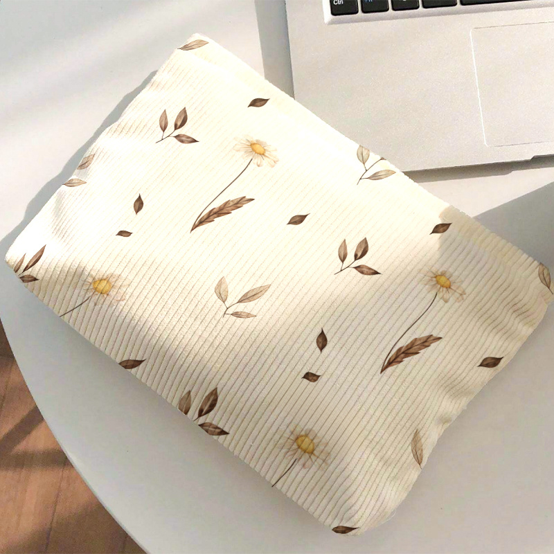 E-shop Große Make-up-Tasche - eine weiche, ästhetische Aufbewahrungstasche mit Reißverschluss, Blätter und blühenden Gänseblümchen, ein süßes Geschenk