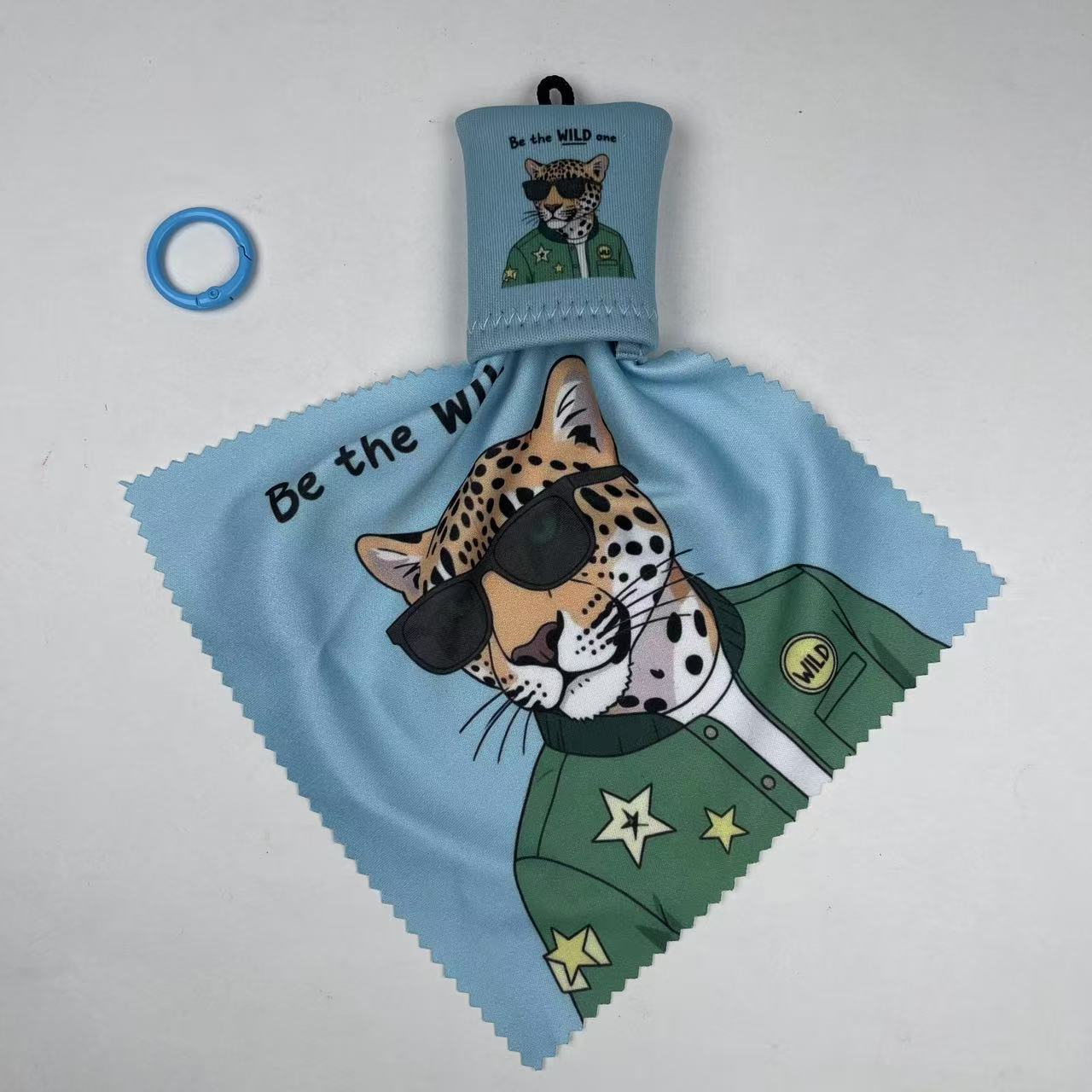 TEMU Cartoon Fashion Glasses-style Keychain Microfiber Glasses Cloth, Foldable And Hangable Portable Eyeglass Cleaning Cloth, Multi-functional Screen