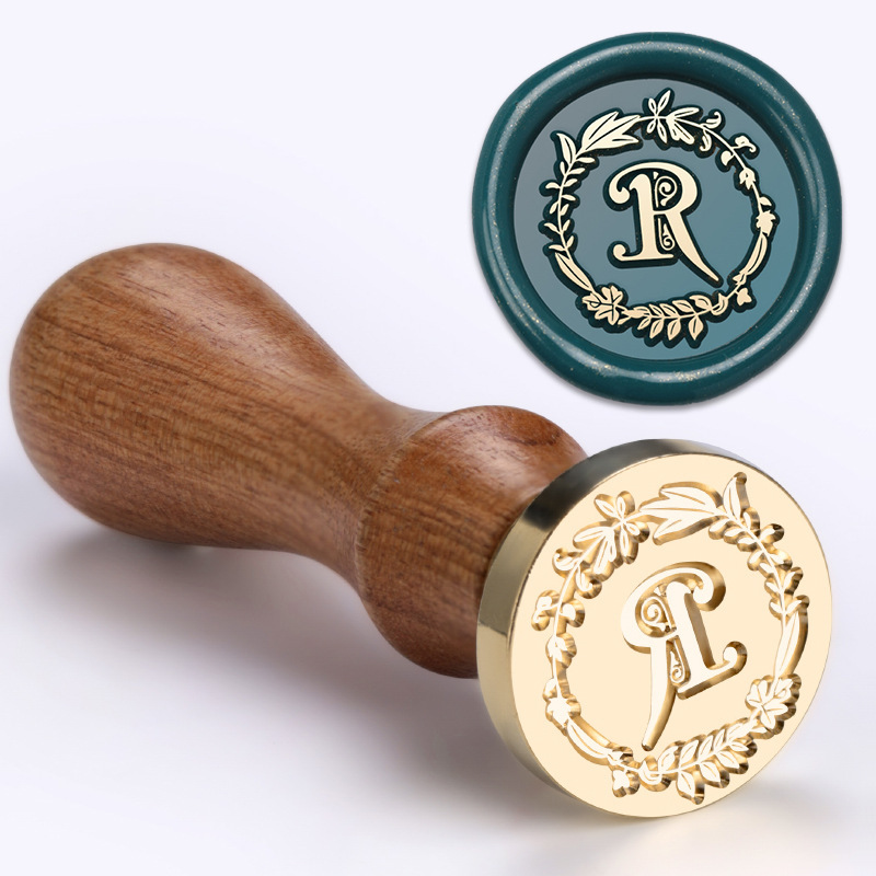 1 Set Wax Seal Stamp Wreath Letter Metal Seal Head+Rosewood Handle, 26 English Letter Fire Paint Seal, Suitable for Wedding Invitations, Envelope Cards, Gift Packaging, Scrapbooks