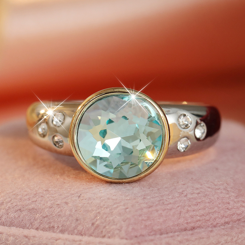 Women's Refreshing Light Luxury Transparent Blue Synthetic Zirconia Ring