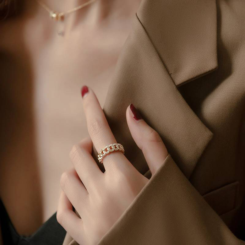 Vintage Adjustable Open Ring with Sparkling Twist Chain Golden Tone
