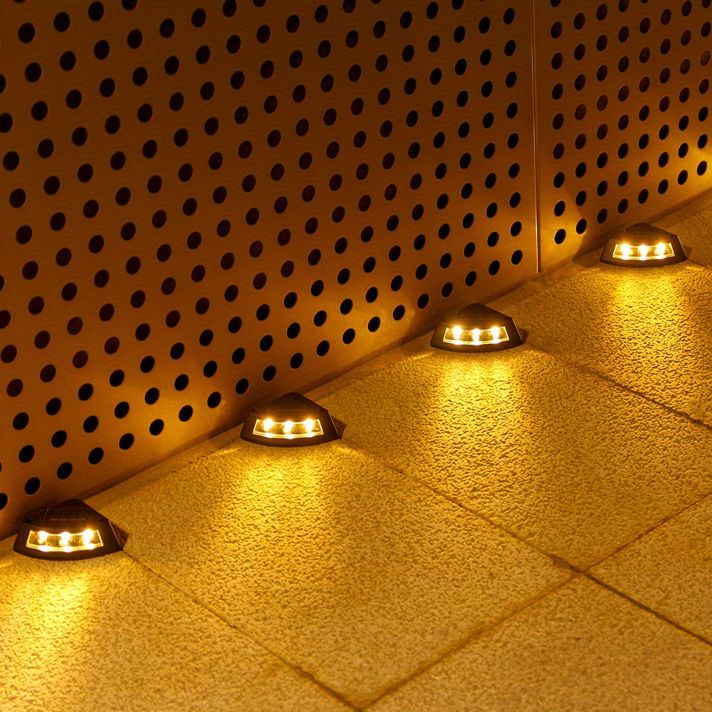 Image of Hotu A Set Of 4 Outdoor Solar Step Lights With An Ip44 Rating, Designed As Triangular Walkway Lights For Garden Decoration. Feature A 600mah Battery That Provides 8 Hours Of
