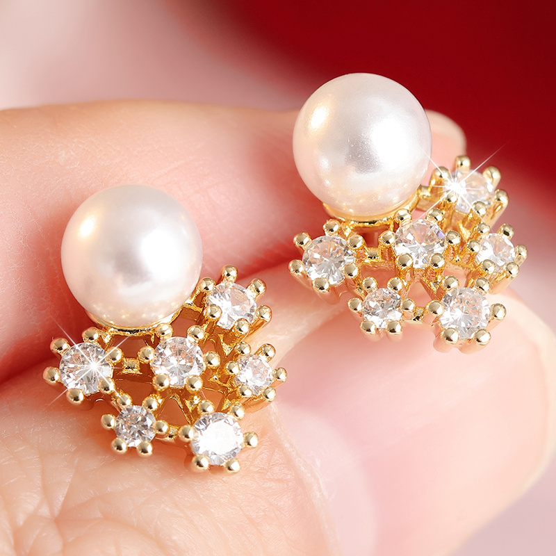 Women's Elegant Hollow Stud Earrings with Imitation Pearl