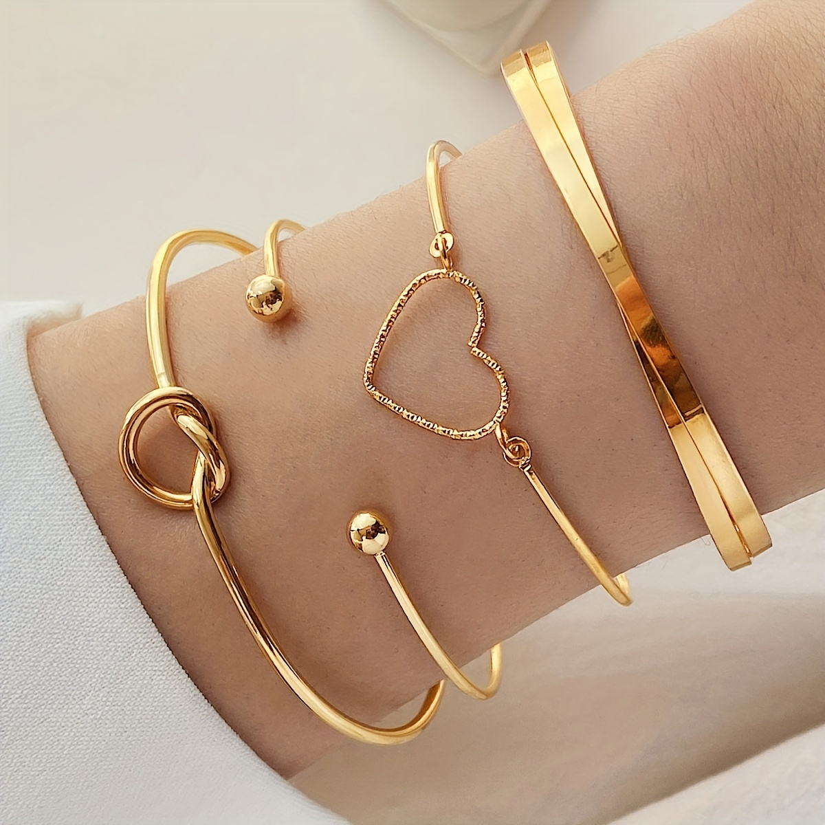 4pcs Elegant Retro Golden Bracelet Set