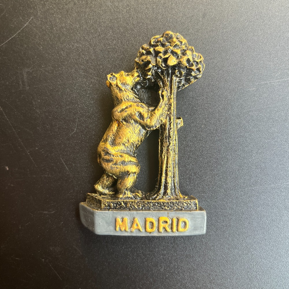 TEMU 1 pieza, Imán 3D para refrigerador con tema de Madrid, España, con el : una escultura de un oso y un árbol de fresa. para lavavajillas,