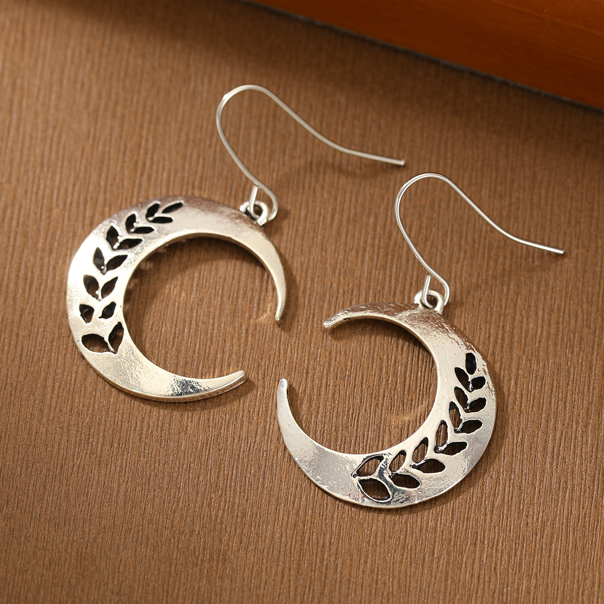 TEMU Boucles d'oreilles pendantes pour femme, style élégant et minimaliste, de feuille ajourée et de croissant , adaptées aux quotidiens, aux tenues