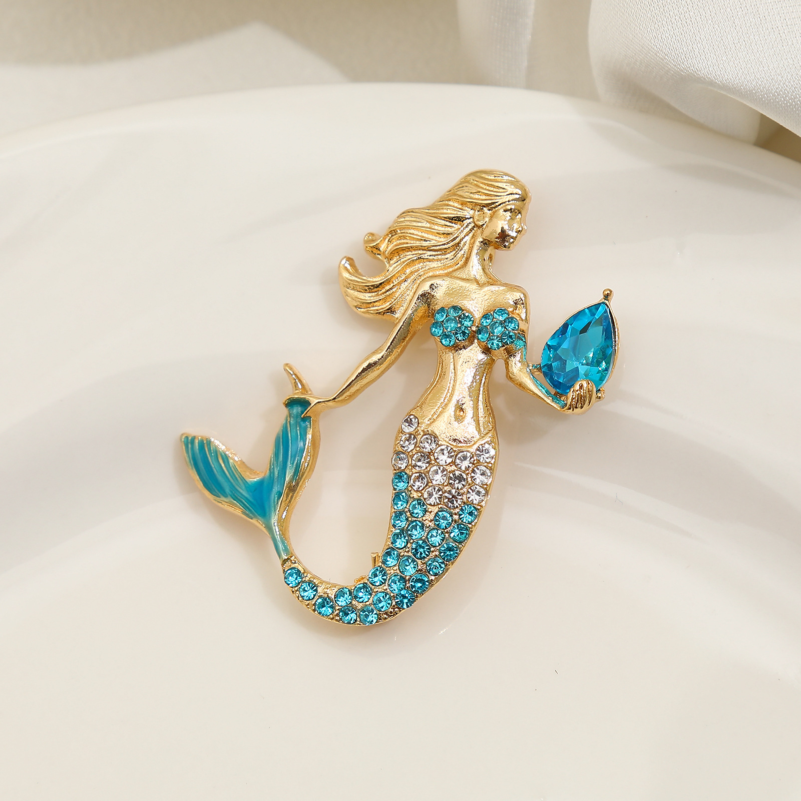 TEMU Retro Unique Sparkling Mermaid Style Brooch Creative Niche Gradient Accessory Brooch Fashion Accessory