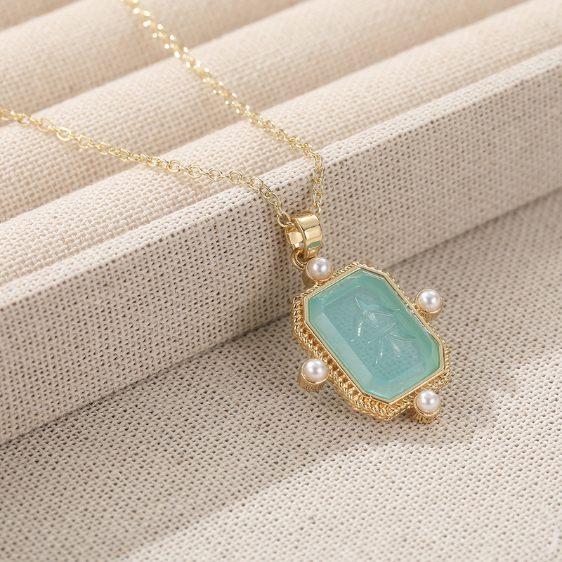 E-shop Leichte Luxus-Anhalskette mit quadratischem Anhänger, Schmuck aus künstlichem Kristall, femininer vielseitiger Accessoire, exquisit elegant
