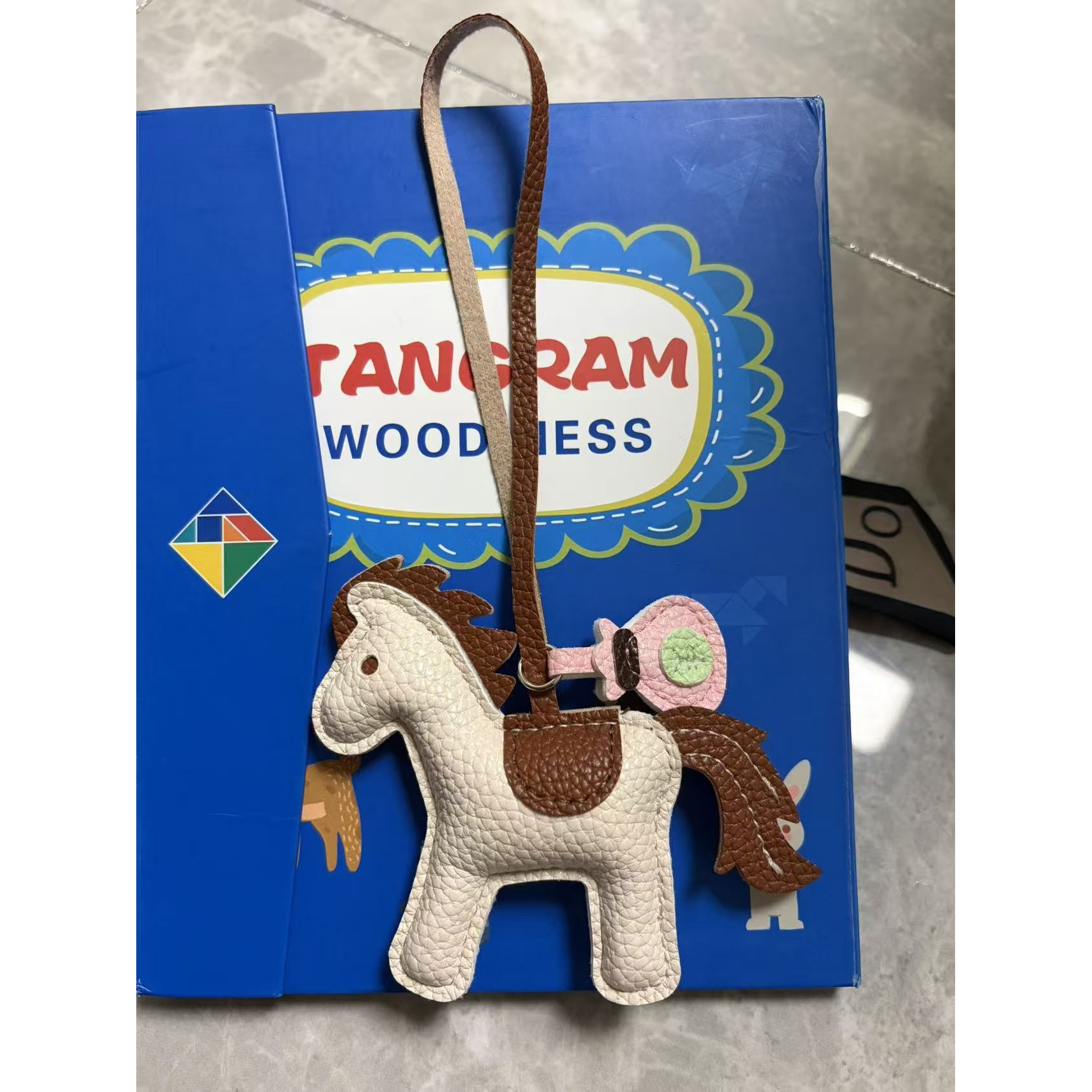 TEMU Nouveau modèle de Mist Wax Pony, un porte-clés apportant pour les sacs, de compagnie et de voiture