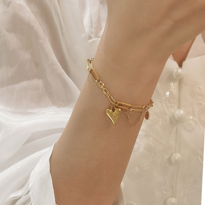 Image of A Women's Fashion Stainless Steel Bracelet - Simple And Heart-shaped Chain Stainless Steel Bracelet For Women - Gift For Best Friend Or Girlfriend, For Parties And Banquets